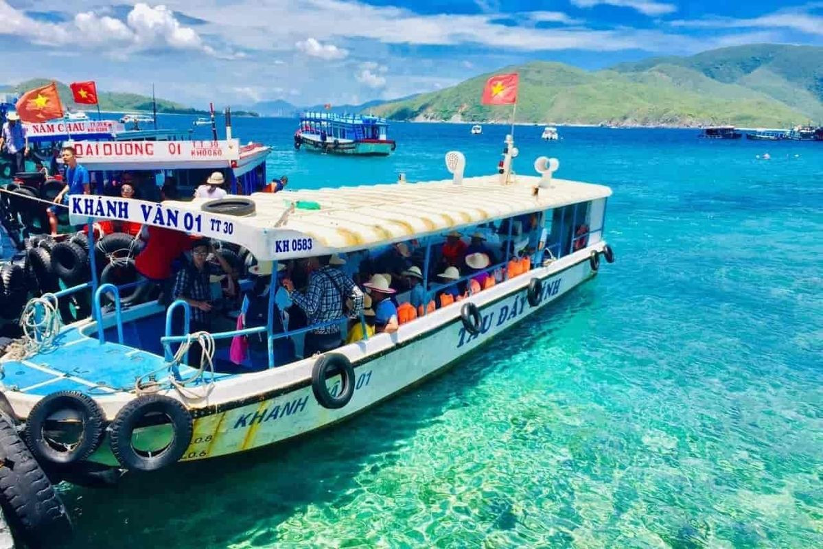 tắm biển nha trang